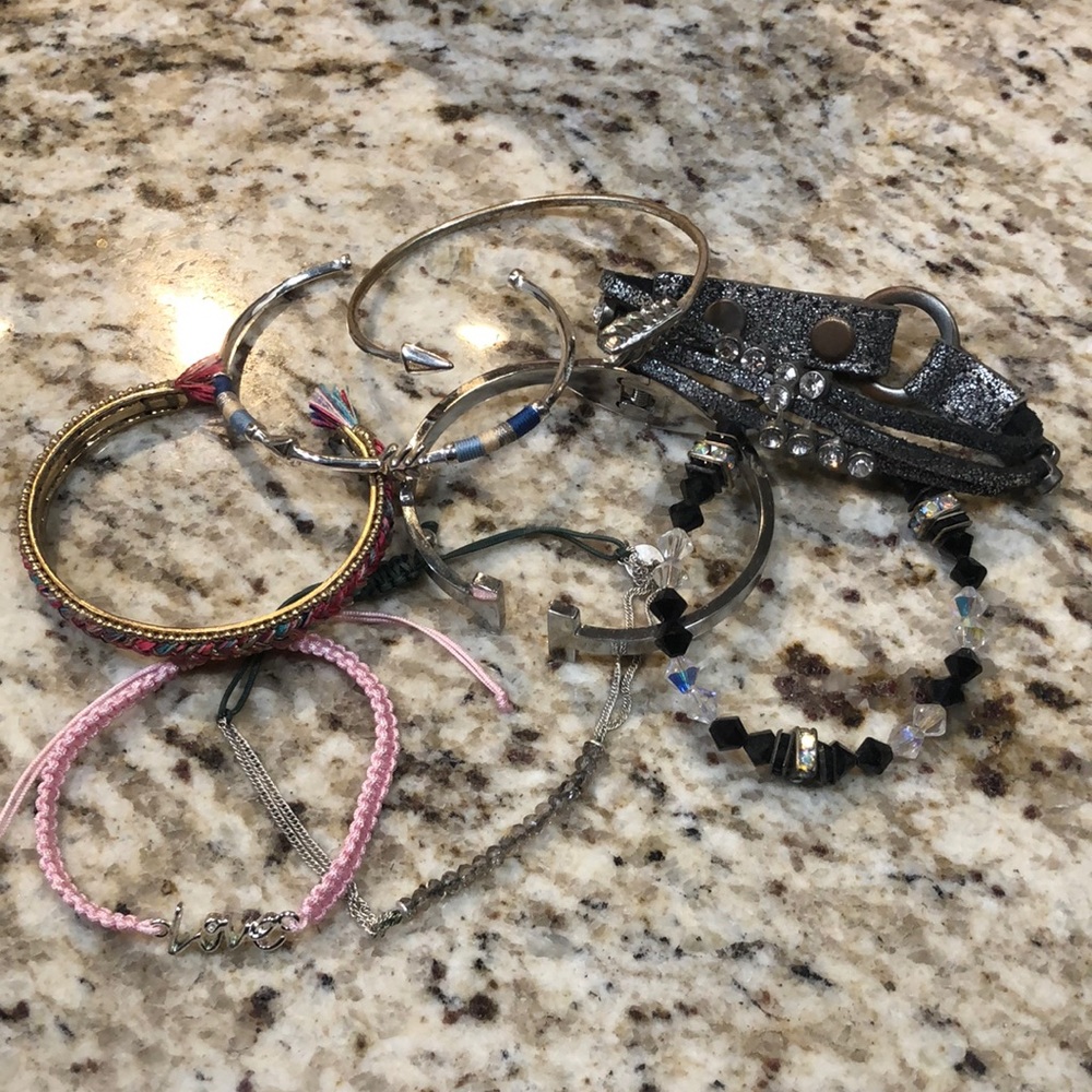 Set of 8 bracelets including 4 Stella and Dot